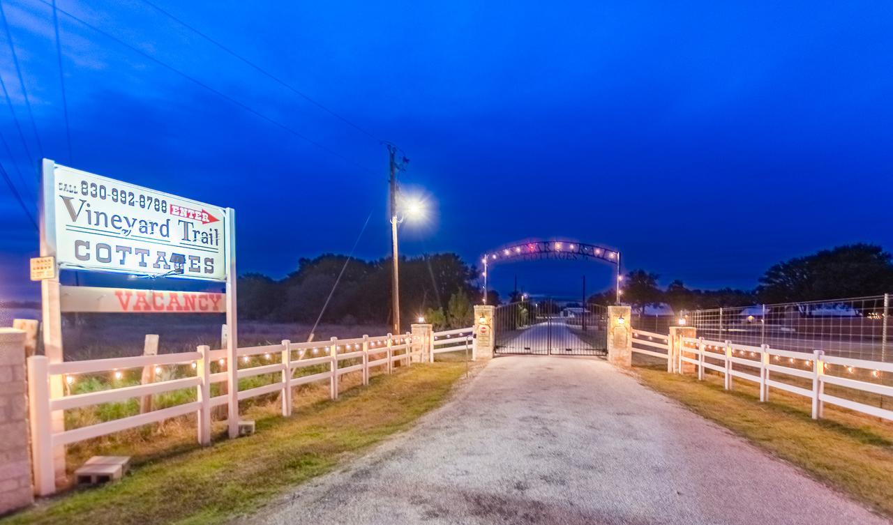 Vineyard Trail Cottages- Adults Only Fredericksburg Zimmer foto