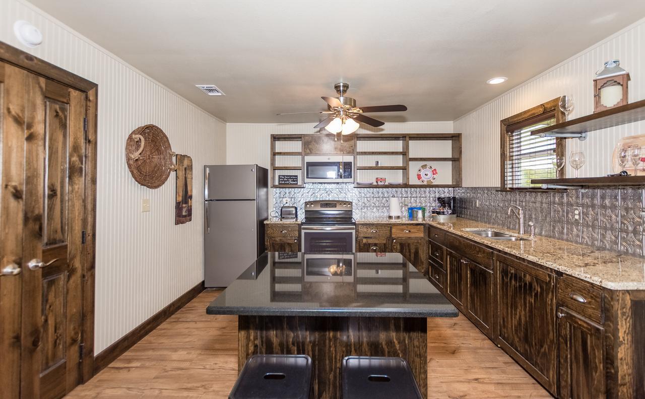 Vineyard Trail Cottages- Adults Only Fredericksburg Zimmer foto